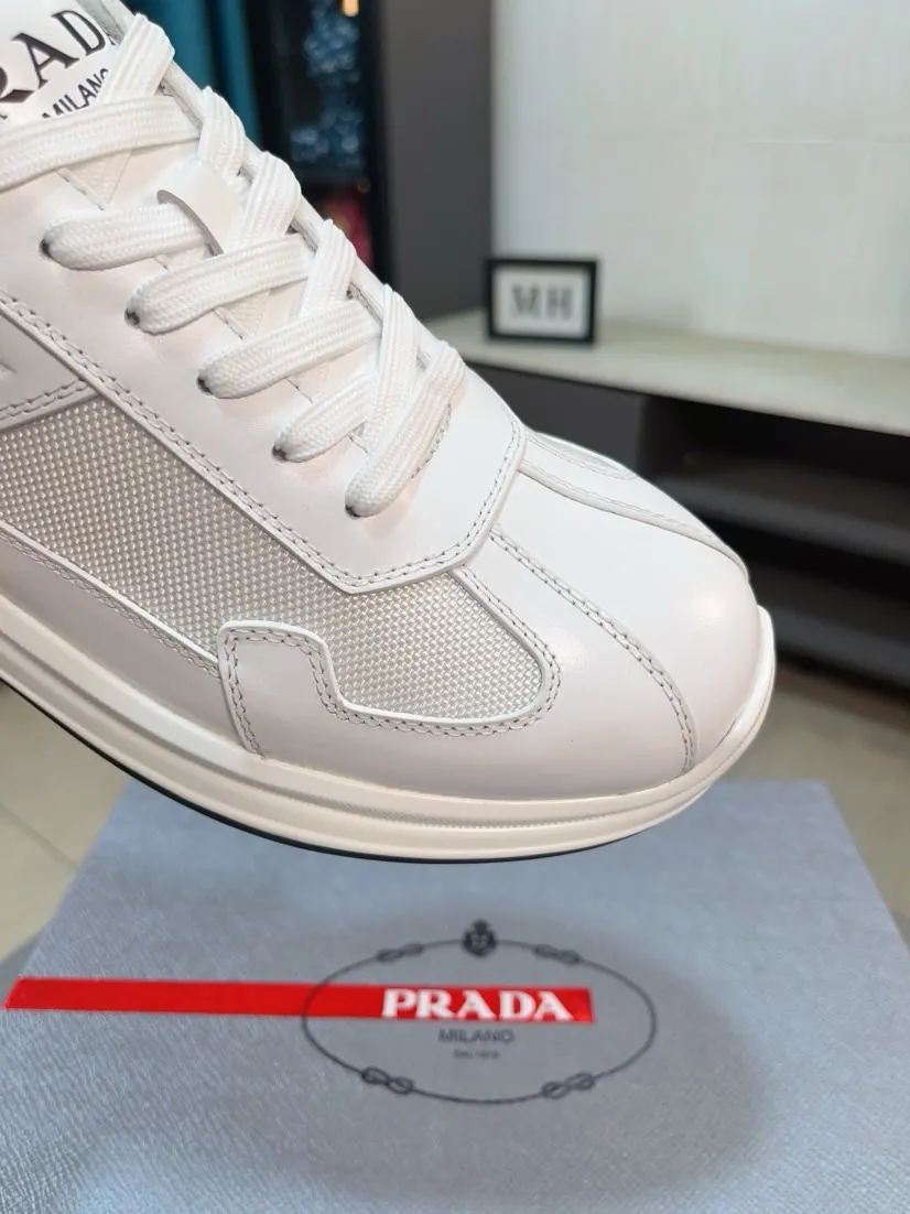 The ex-factory price is 620🌹🌹The high-quality new Prada (Prada) counters are launched simultaneously. The new men's shoes and 😘fabrics are selected from imported mesh and glue-spraying technology. Imported cowhide lining. 👍🏿High-end☄️Open-molded non-slip rubber outsole, exquisite lines, simple and elegant, comfortable and high-end for leisure travel. Code number: 38 to 44